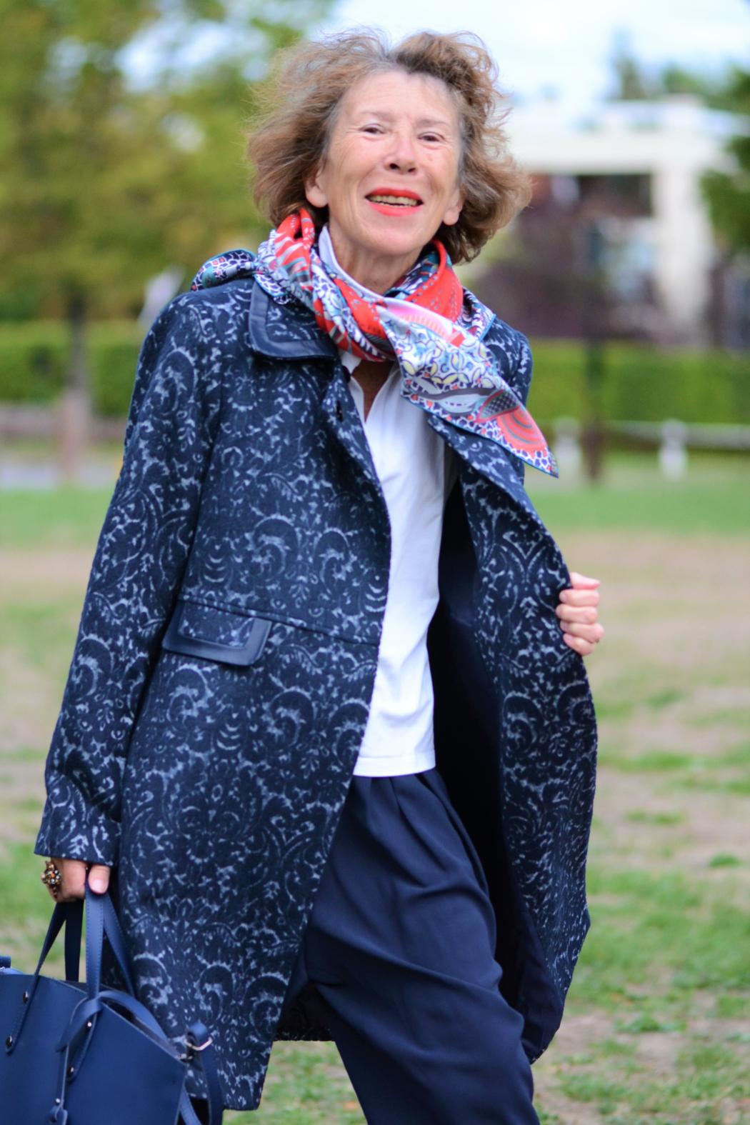 Trench bleu à motifs pour femme