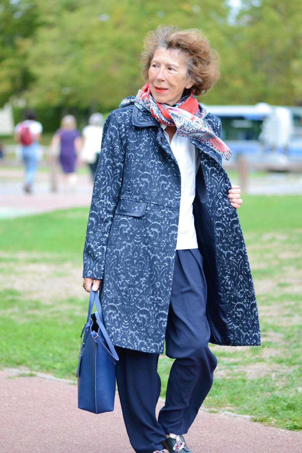 Trench bleu à motifs pour femme